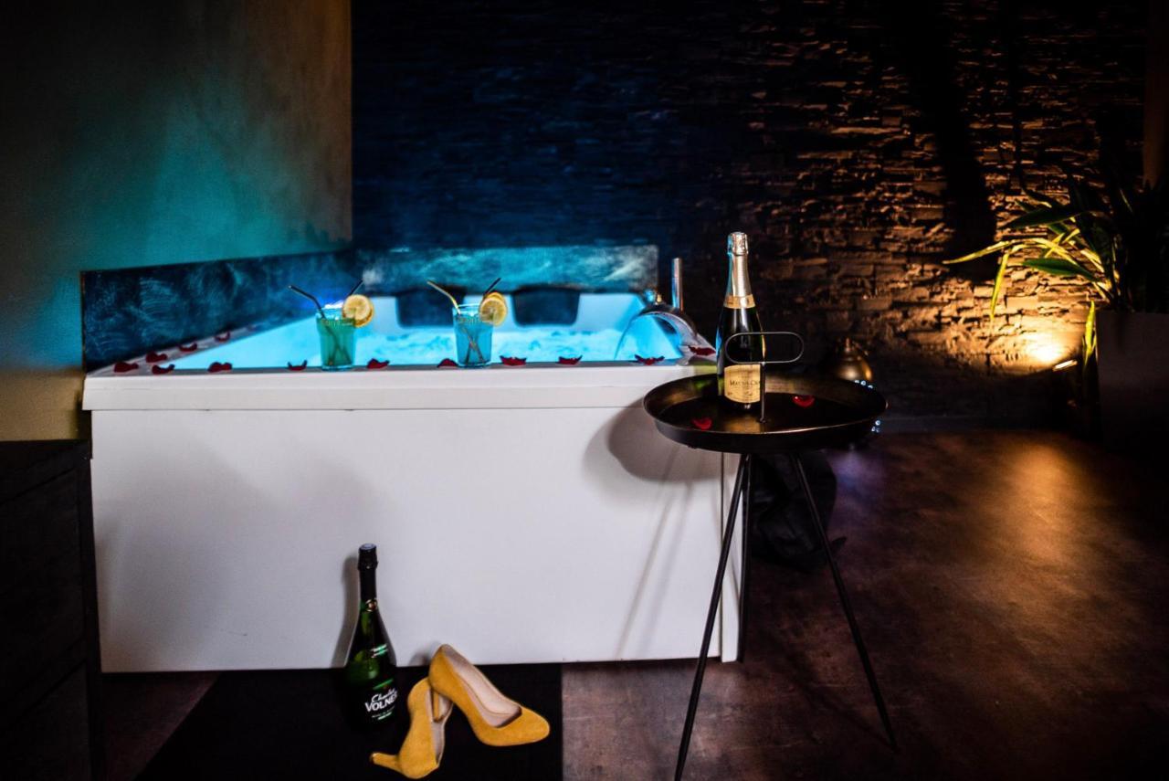 LOVE Suites&SPA Le Loft avec Jacuzzi privatif Médis Exterior foto
