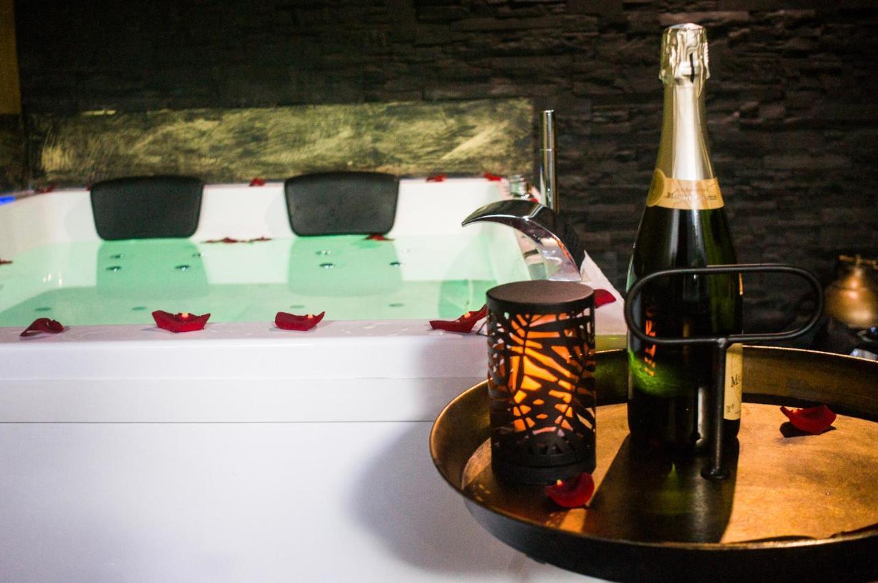 LOVE Suites&SPA Le Loft avec Jacuzzi privatif Médis Exterior foto